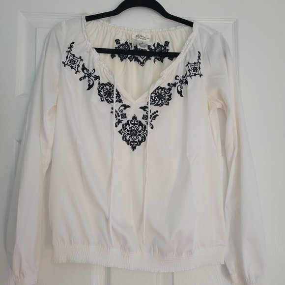 Peasant-style Blouse, Size S - Picture 2 of 3